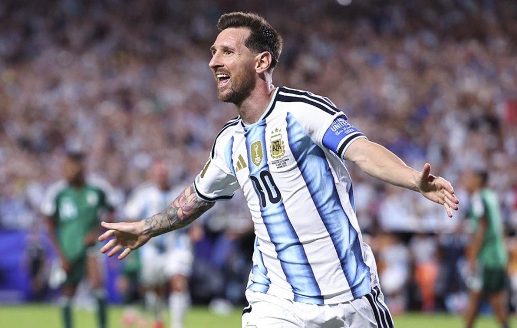Lionel Messi brilha com hat-trick e Argentina vence a Argélia por 3 a 0