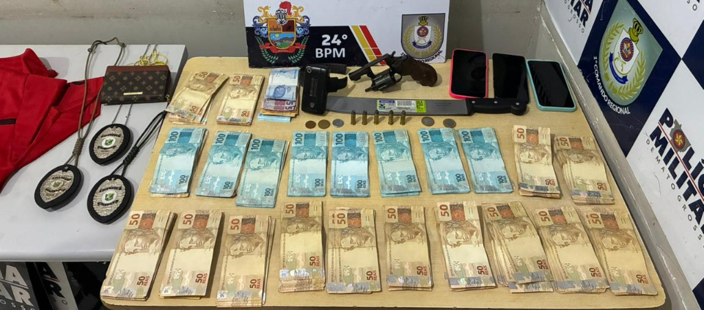 Polícia Militar prende dupla por tráfico de drogas e apreende revólver e R$ 22,7 em dinheiro