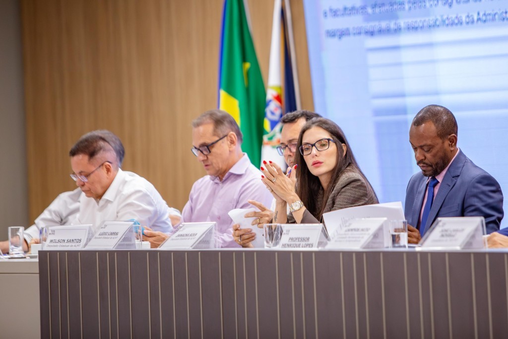 Deputados acompanham instalação de Mesa Técnica para discutir endividamento dos servidores públicos
