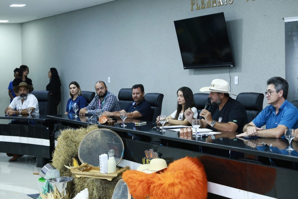 Em audiência pública, produtores de leite reivindicam preço justo e pagamento em dia
