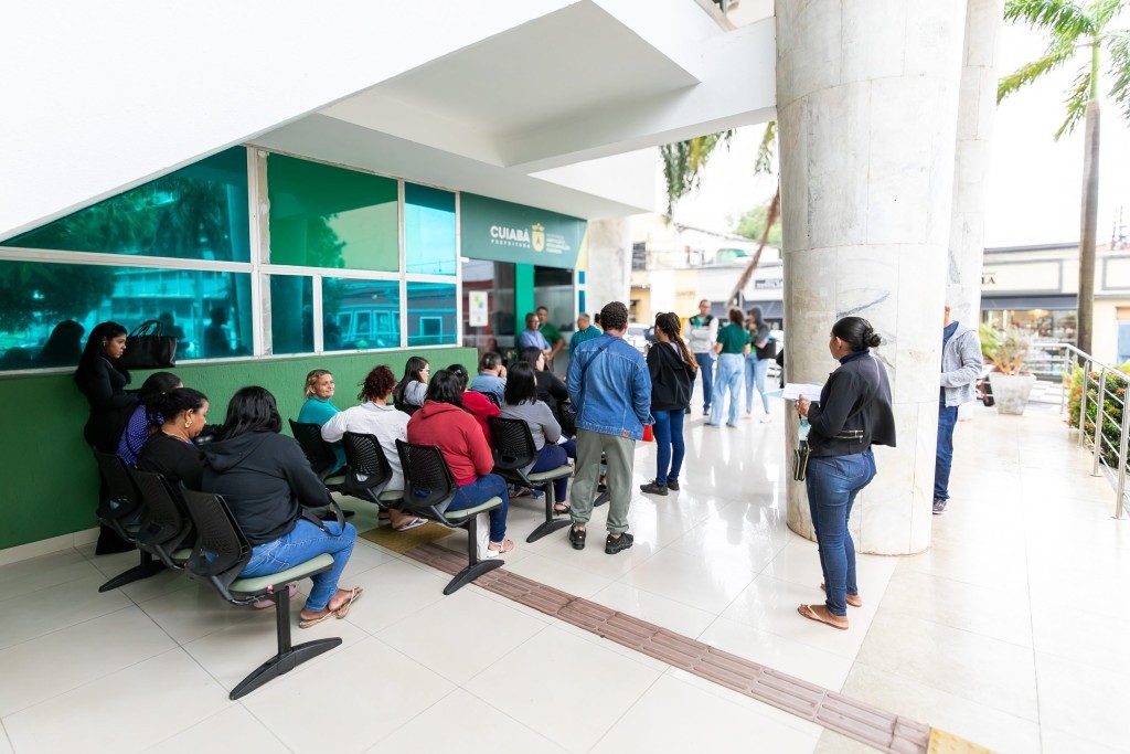 Mais de 200 candidatos comparecem para entrega de documentos do Casa Cuiabana