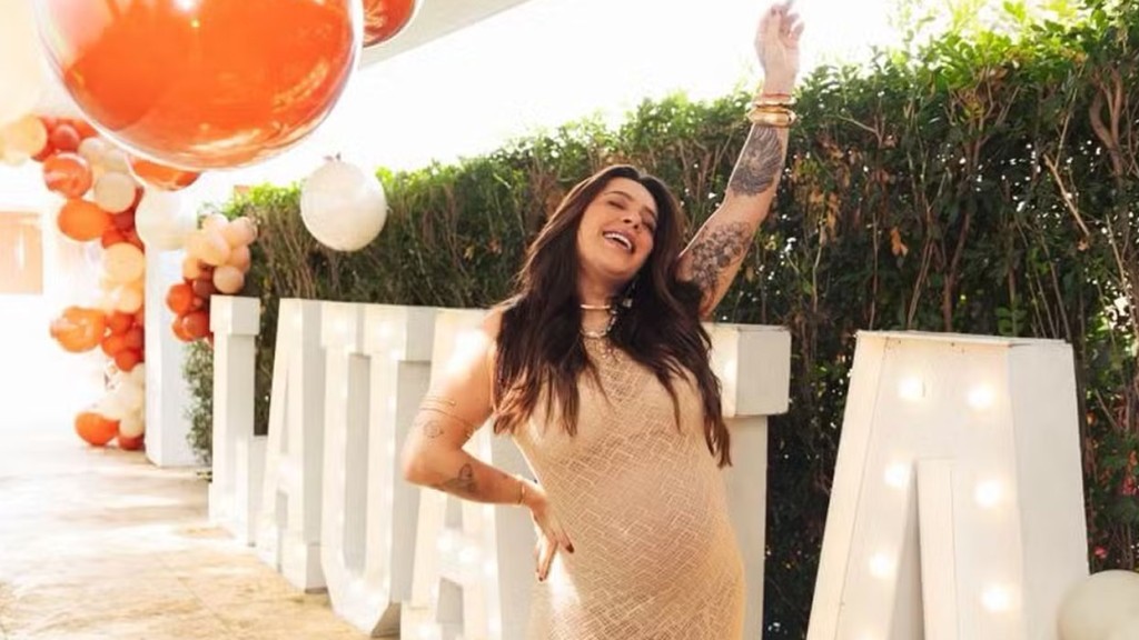 Lauana Prado tranquiliza fãs após antecipar licença-maternidade por orientação médica