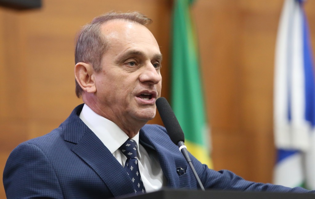 Wilson Santos cobra governo por não cumprir a lei que garante canabidiol pelo SUS