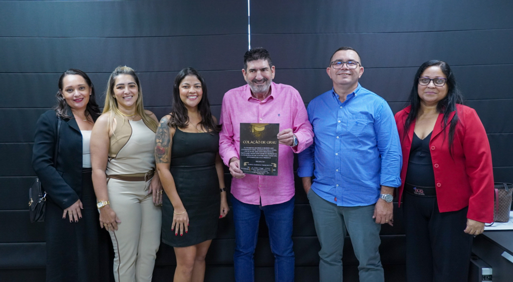 Dr. João garante cerimônia de formatura a alunos vítimas de golpe