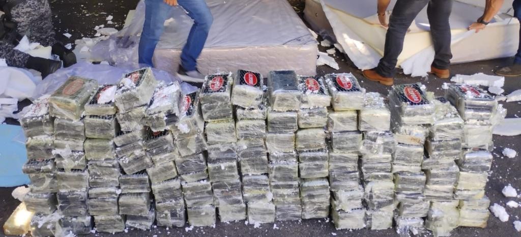 Forças de segurança apreendem 250 quilos de cocaína e causam prejuízo de R$ 15 milhões às facções criminosas