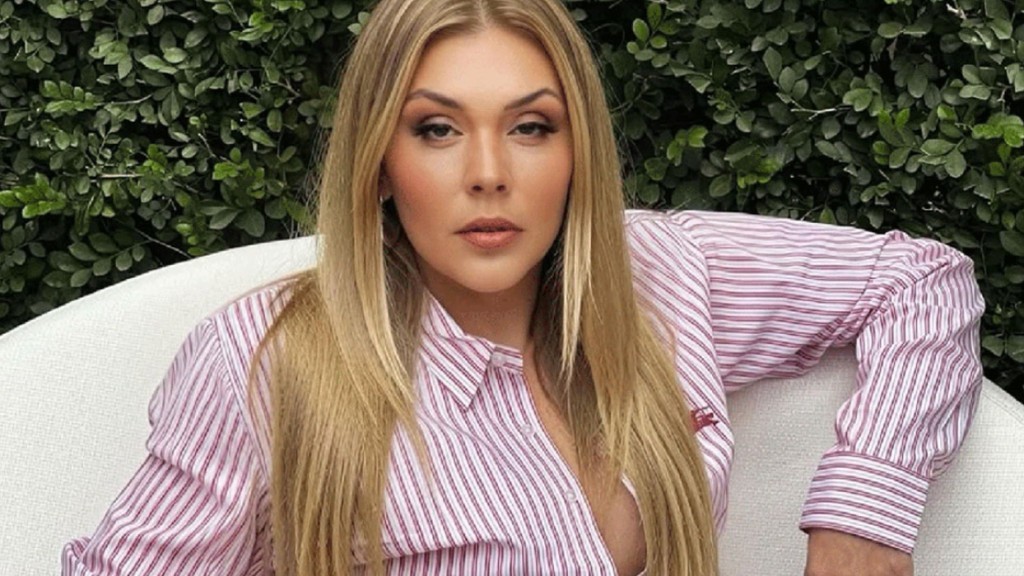 Simony celebra amor-próprio ao exibir boa forma em clique: ‘Vestida de amor próprio’