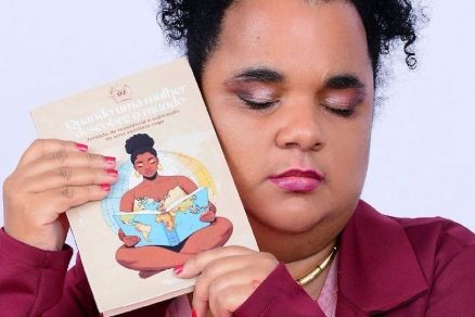 Cega desde os 3 anos, escritora lança livro em Cuiabá nesta quinta