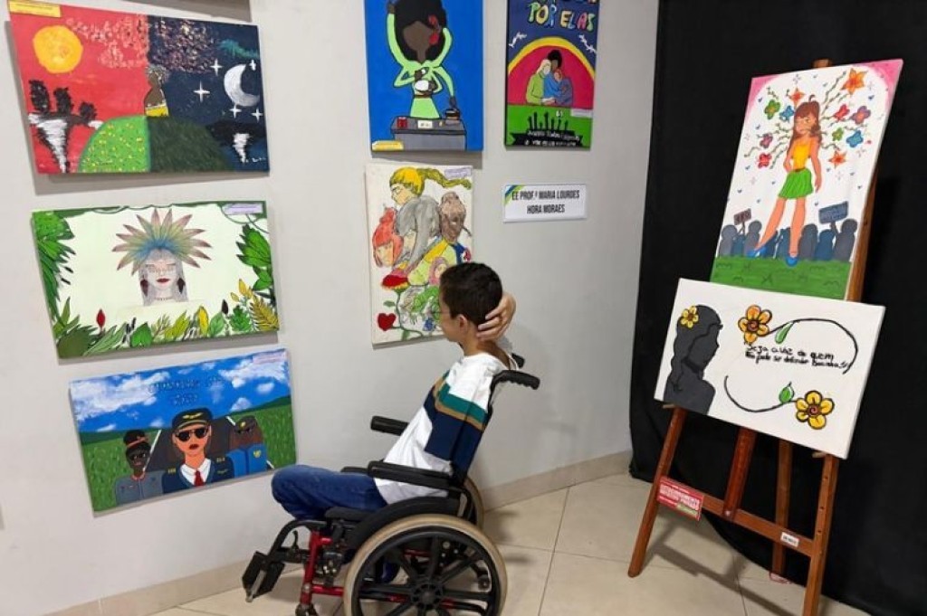 Exposição da Mostra Estudantil transforma arte em voz contra a violência