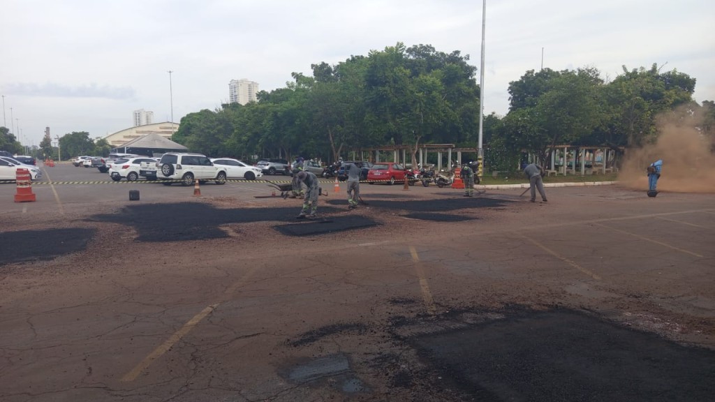 Prefeitura de Cuiabá programa mutirão de tapa-buracos para concluir reparos no Campus da UFMT