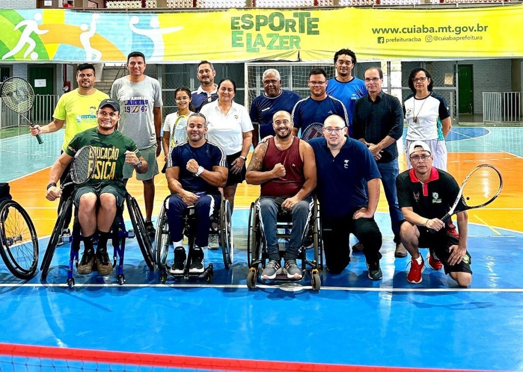 Curso de tênis em cadeira de rodas capacita profissionais e reforça inclusão no esporte em Cuiabá