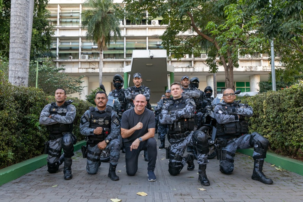 Prefeito de Cuiabá recebe policiais que iniciam estágio operacional em Motopatrulhamento Tático