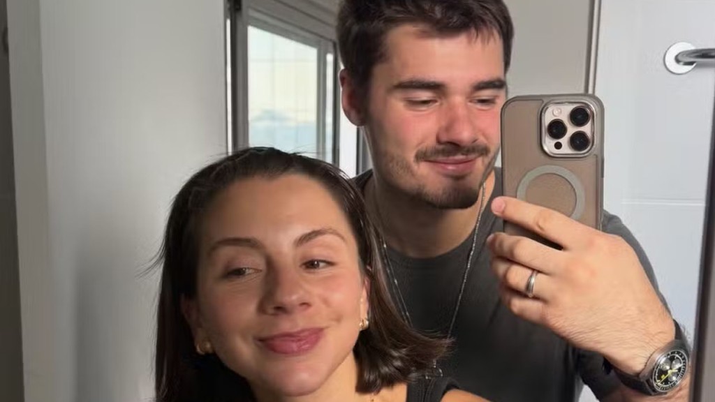 Filho de Fabio Assunção, João Assunção anuncia nova fase com a noiva: ‘Casado!’
