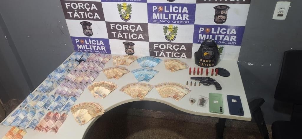 Força Tática apreende R$ 9,1 mil em dinheiro e arma de fogo com suspeito de tráfico de drogas