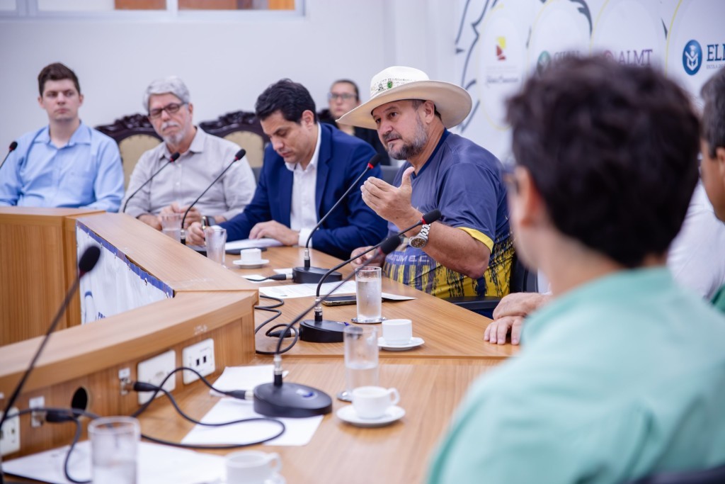 Frente Parlamentar de Apoio ao Produtor de Leite focaacesso ao crédito para produtores em última reunião
