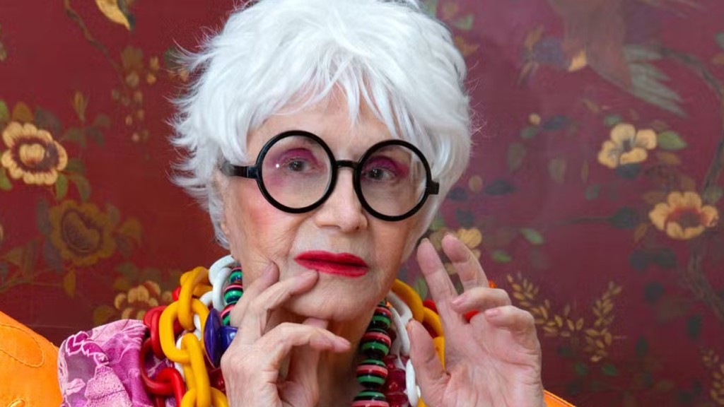 Atriz Rosamaria Murtinho, impressiona ao mostrar treino na academia aos 93 anos