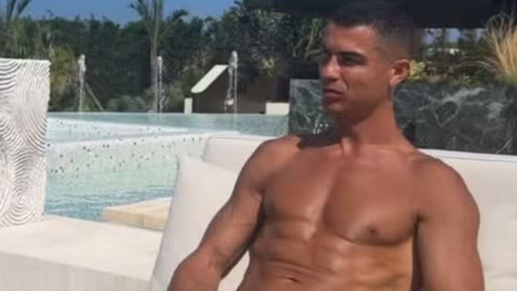 Cristiano Ronaldo relaxa em mansão milionária em Portugal e vista impressiona