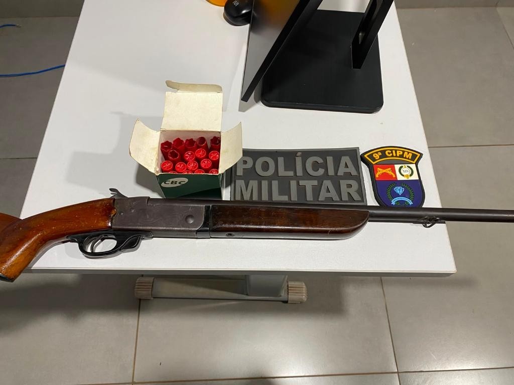 Polícia Militar prende suspeito por violência doméstica e ameaça com arma de fogo