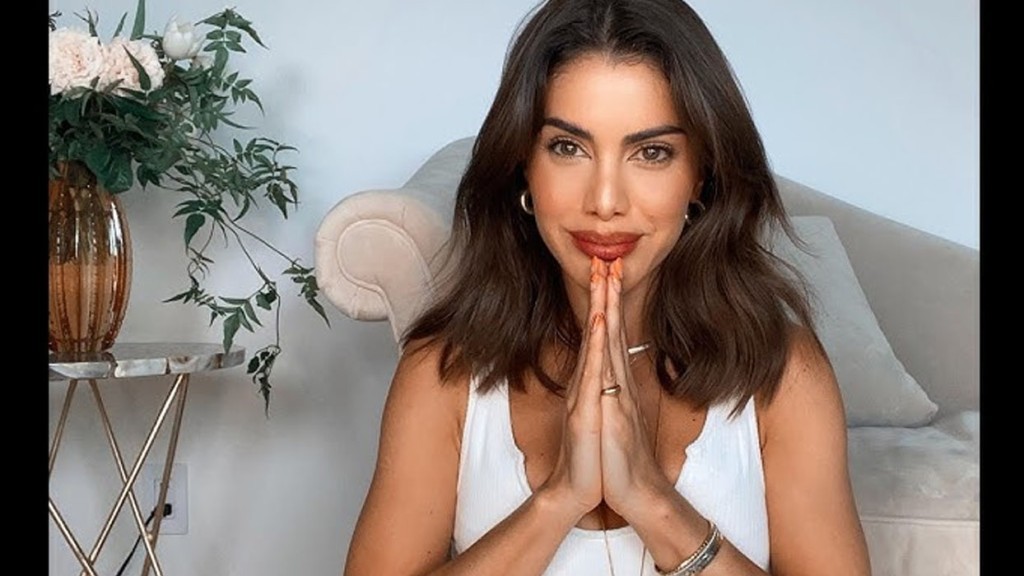 Camila Coelho relembra afastamento do pai e emociona ao falar sobre reconciliação