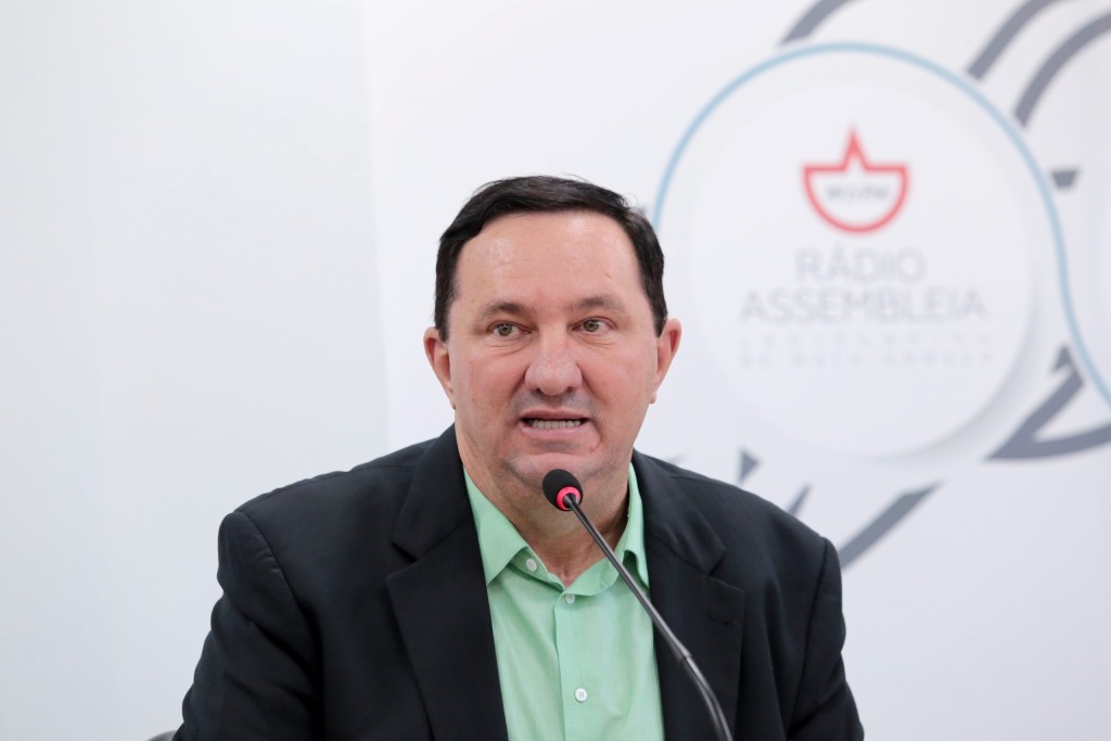 Deputado Barranco cobra transparência sobre adesão de MT ao Programa Nacional do Livro e do Material Didático