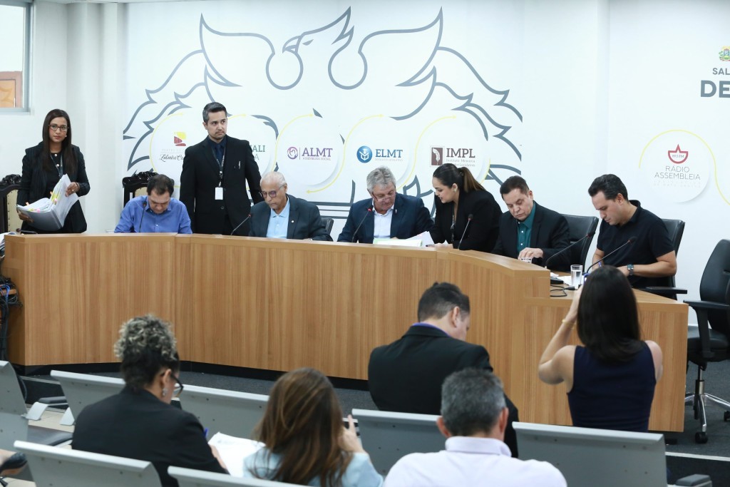 CCJR delibera sobre 66 matérias a serem apreciadas pelos deputados no Plenário das Deliberações