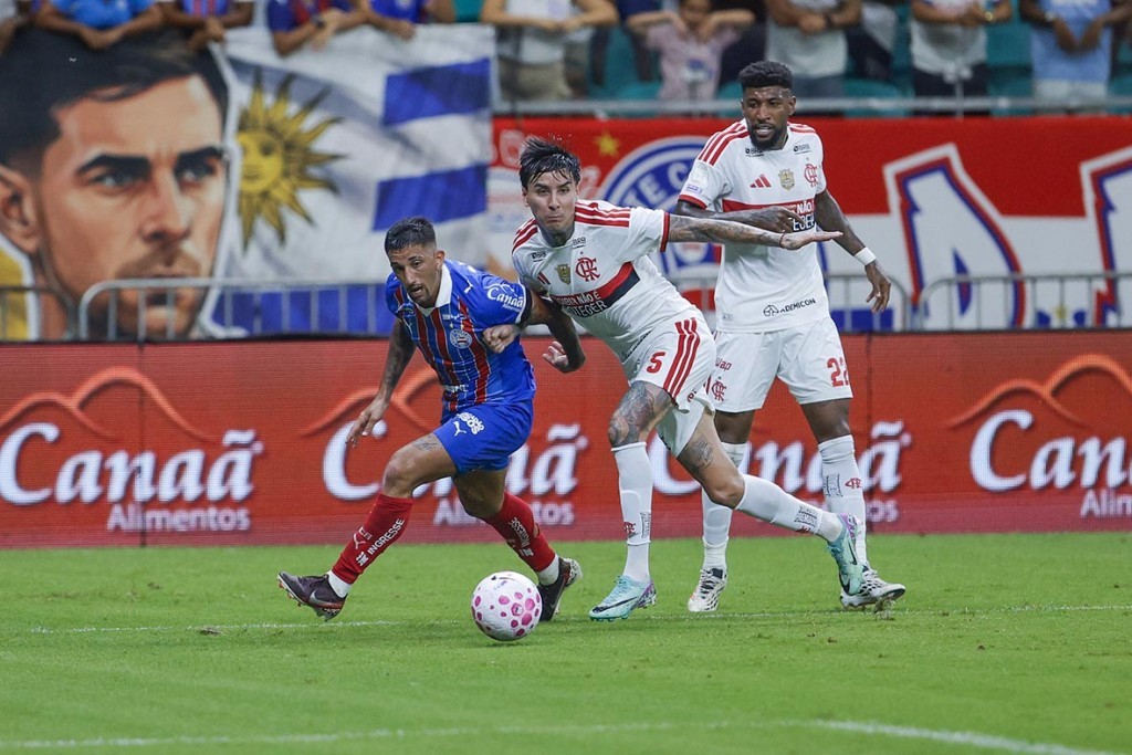 Flamengo atropela o Bahia em Salvador e retoma a liderança do Brasileirão