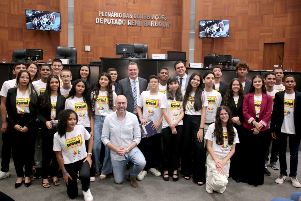 "Parlamento Jovem" empossa 24 novos parlamentares
