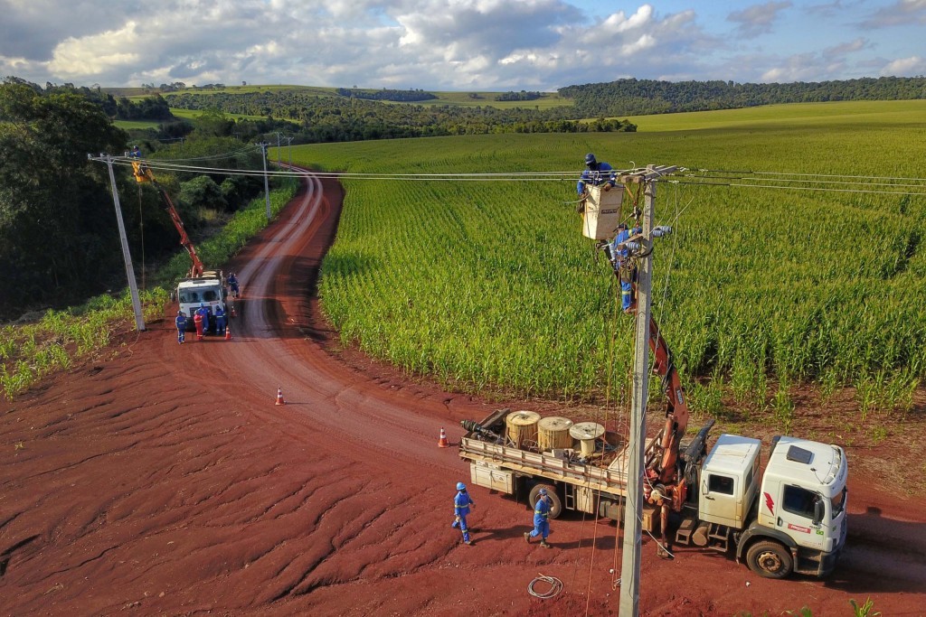 Aumento da demanda por energia elétrica acelera adoção de solar, biogás e baterias