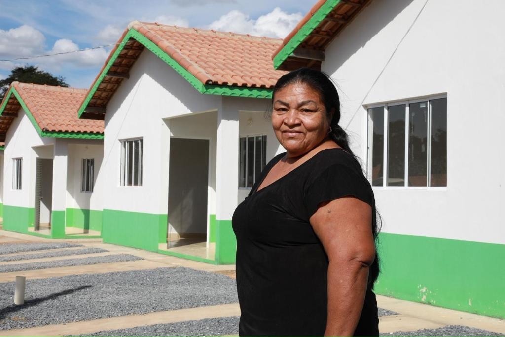 Governo entrega 50 casas populares em Querência: "é a tranquilidade de ter um lar para chamar de meu", afirma moradora