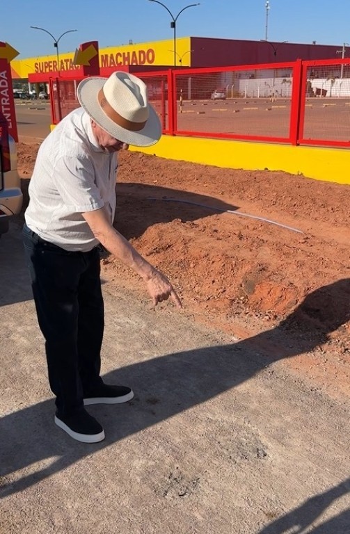 Prefeitura de Sinop determina que empresa refaça obra de asfalto da rua Alberto Baranjak