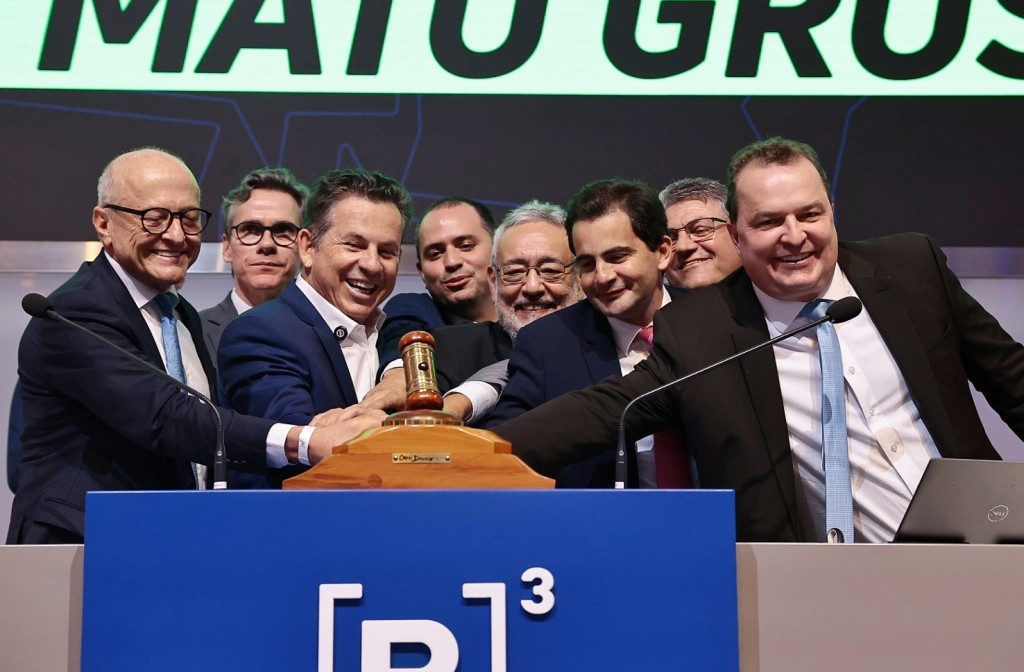 Deputados acompanham leilão de rodovias estaduais na Bolsa de Valores de SP