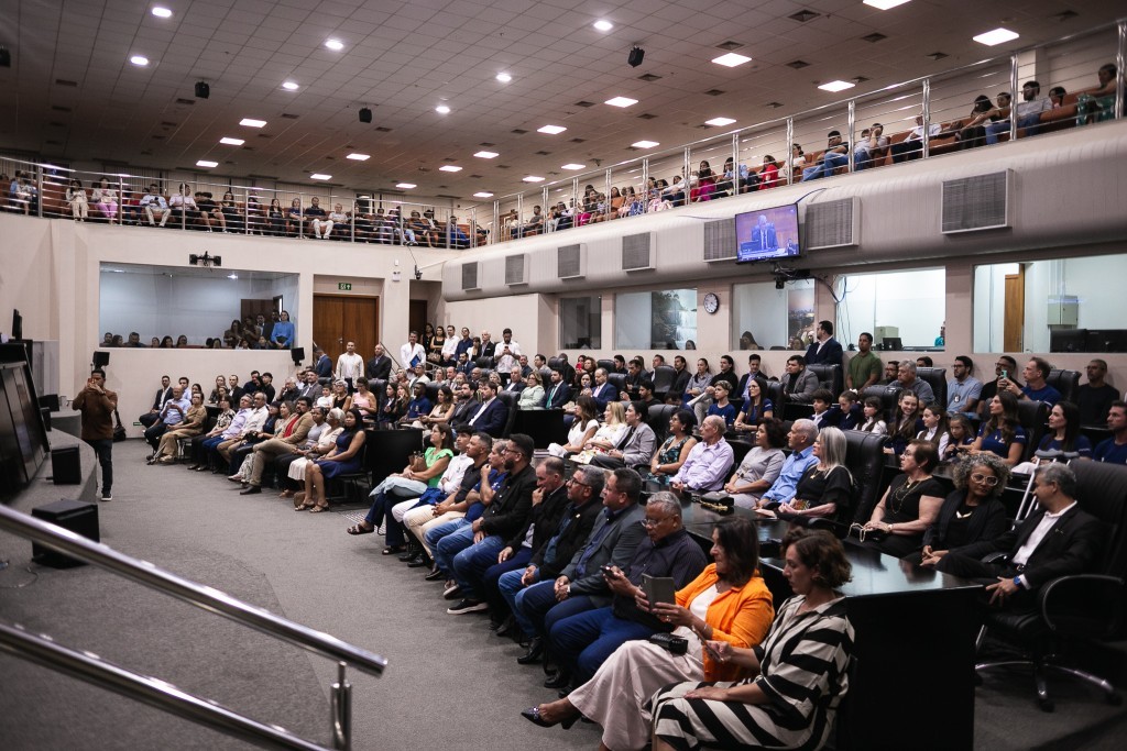 ALMT homenageia personalidades com comendas, títulos e moções de aplausos