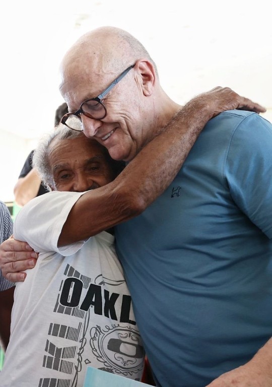 "Agora o terreno é realmente nosso", comemora morador de Juína em entrega de 1.500 escrituras definitivas