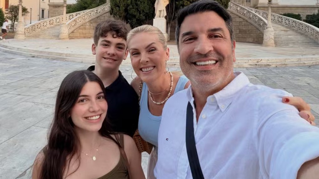 Ana Hickmann abre álbum de férias na Grécia ao lado de Edu Guedes e dos filhos